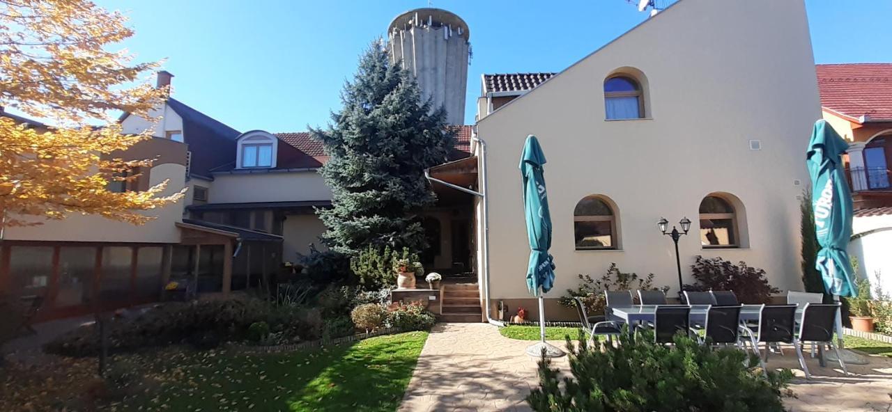 Kenguru Panzio Hotel Hódmezővásárhely Exterior foto