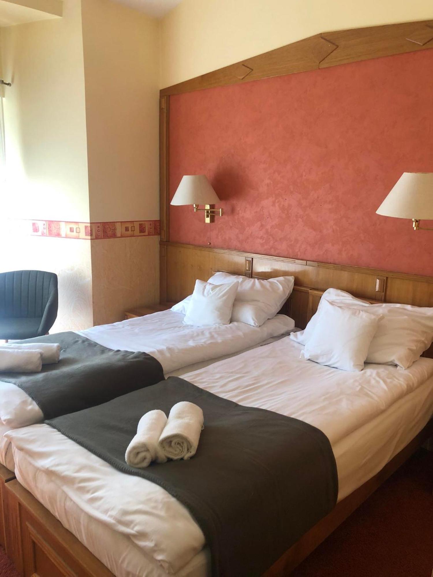 Kenguru Panzio Hotel Hódmezővásárhely Exterior foto