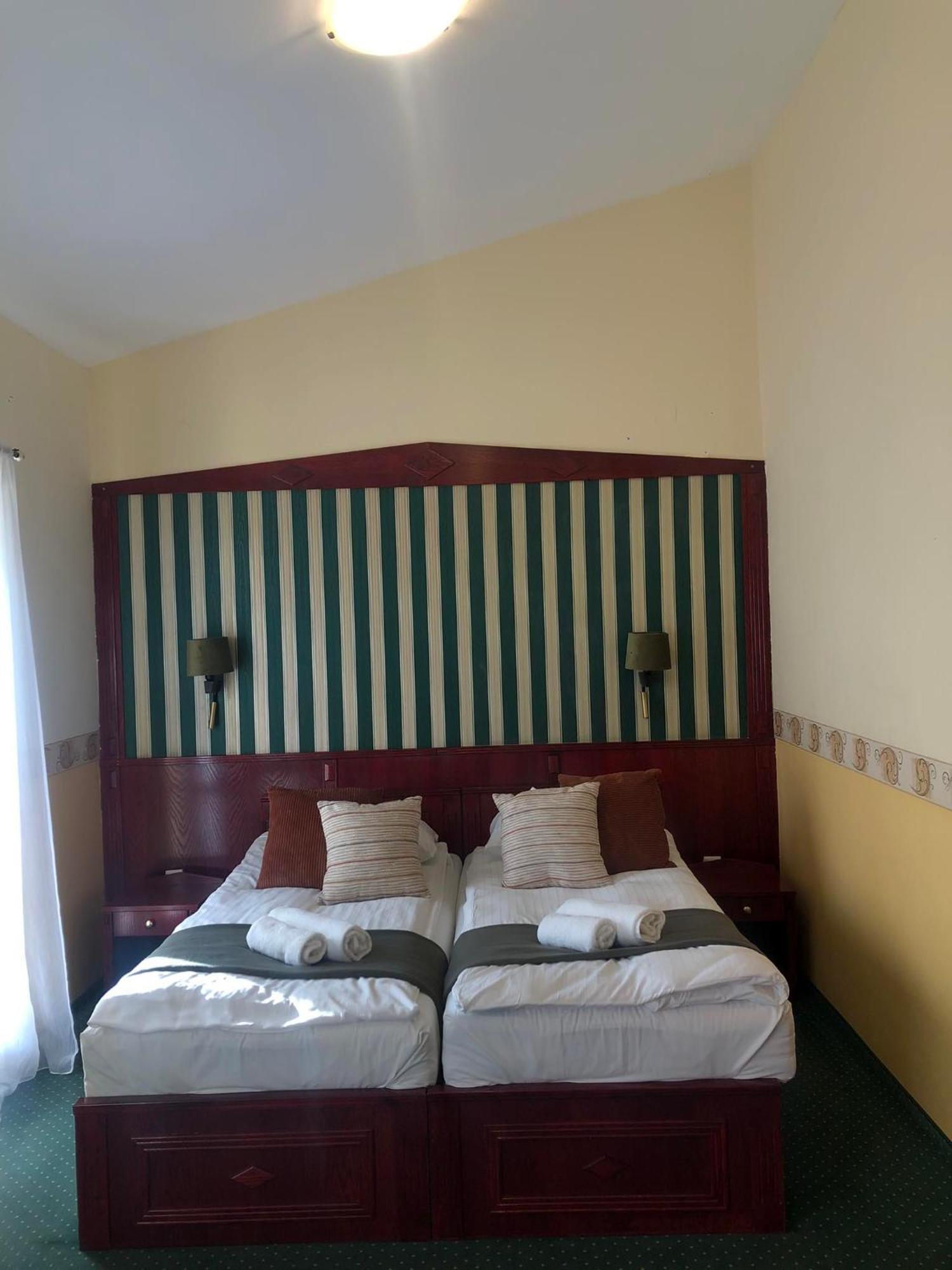 Kenguru Panzio Hotel Hódmezővásárhely Exterior foto